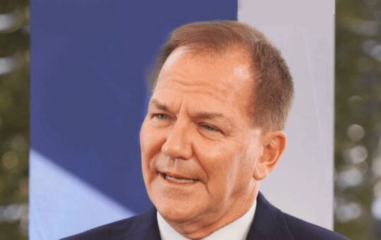 Paul Tudor Jones Longs Bitcoin as ‘All Roads Lead to Inflation’