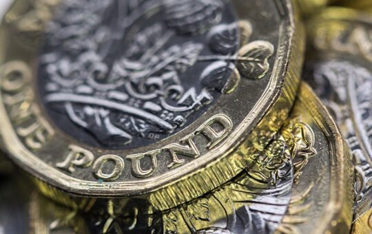 Pound Sterling Suffers Biggest Drop in 18 Months Amid Reeves’ Tax-and-Spend Storm