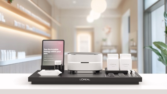 L’Oréal Cell BioPrint in a store.