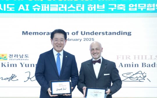 Photo of Governor Kim of the Jeollanam-do Province with Dr Amin Badr-El-Din at a MoU signing ceremony for the world's largest AI data centre being established in South Korea.