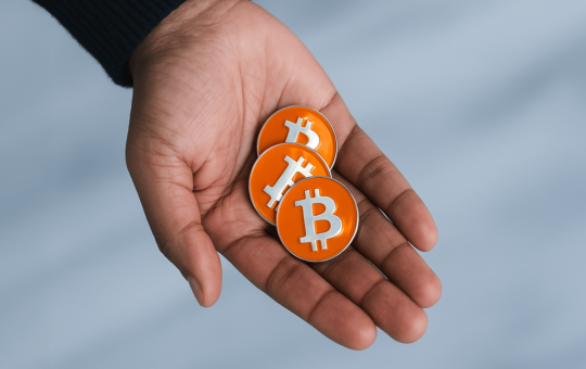 Bitcoin Range Tight as Derivatives Build: $140K to $200K Calls Anchor Q4