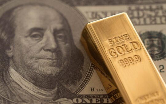 Strategist Warns Gold Surpassed US Treasuries as Reserve Asset: A Dollar Rebalancing Might Follow