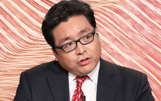 Tom Lee Predicts ETH Surge to $12K, Urges Investors to ‘Buy the Dip’ Ahead of September Pullback