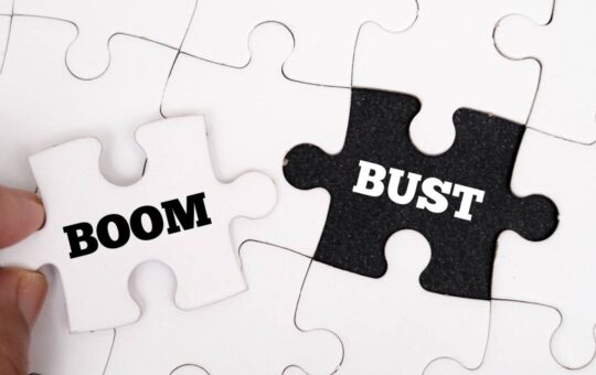BTC Boom or Bust? Derive Insights Predicts $200K Top, Warns of $90K Crash