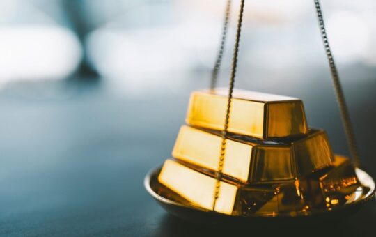 Gold Steals Bitcoin Spotlight, Reaches Record Price Levels in Monday Night Dash