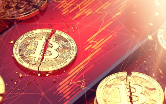 BTC Crashes to $102K After Trump's China Tariff Bombshell