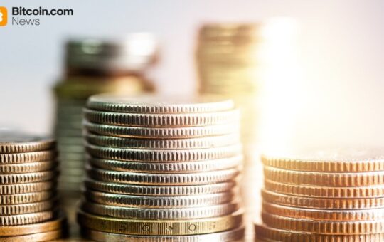 Robert Kiyosaki Predicts Hard Times for the Middle Class, Doubles Down on Bitcoin