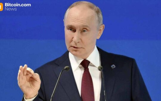 Russia Rejects Anti-Dollar Claims as Putin Defends BRICS Trade Strategy