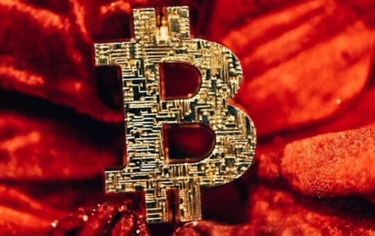 Arthur Hayes says Bitcoin could hold 80K amid Fed policy changes