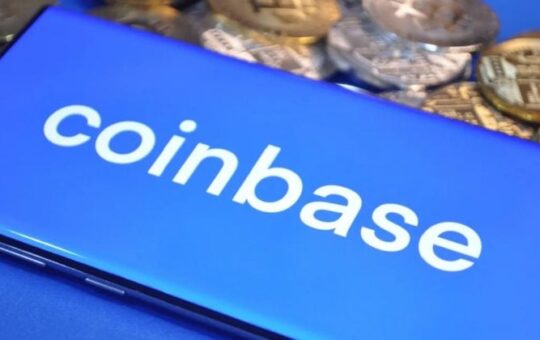 Coinbase Bitcoin premium turns green as US institutions buy again