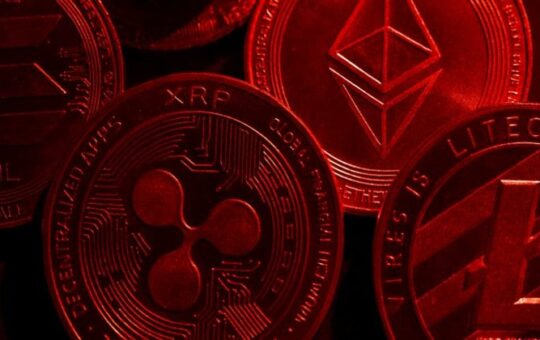 Crypto liquidations surge past $800M with notable market cap decline