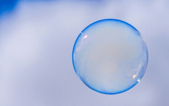 Is AI in a bubble? Succeed despite a market correction