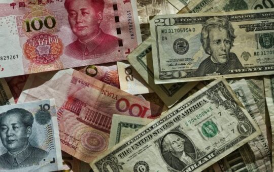 Shanghai Composite Index falls 1.5% to one-month low