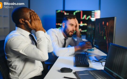 Bitcoin, Ether ETFs Outflows Deepen as Solana and XRP Stay Resilient