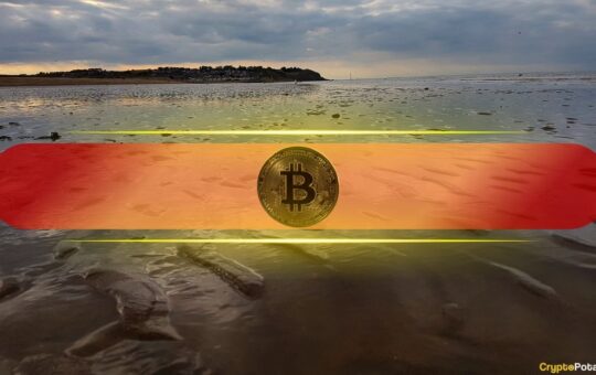 Bitcoin Exchange Outflows Accelerate Despite Short-Term Price Weakness