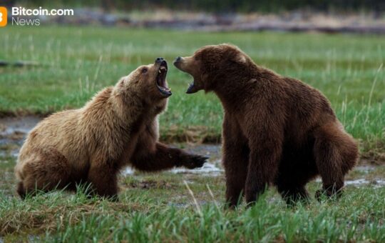 Bitcoin Loses $90K, Bears Pile Over $200 Million in Liquidations