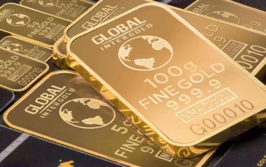 Gold Hits Record High as 2025 Gains Exceed Bitcoin's Total Market Cap by 7x