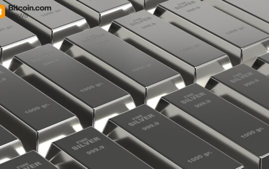 Retail Shifts to Silver: Purchase Lines Observed in Singapore