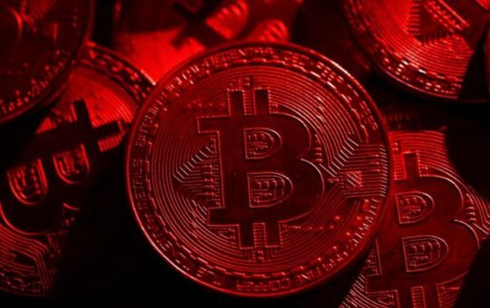 Bitcoin drops below $90K as selloff triggers $580 million in liquidations