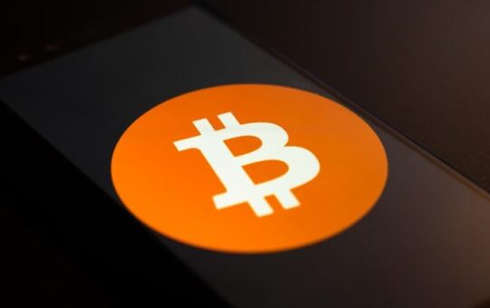 Bitcoin is rising on liquidity recovery and institutional demand, not geopolitics, says Coinbase executive