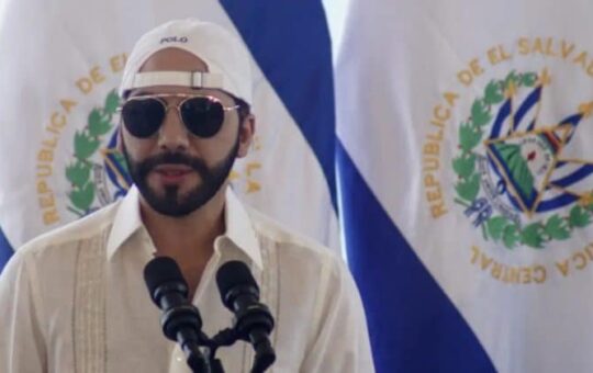 El Salvador stockpiles gold, Bitcoin amid market jitters