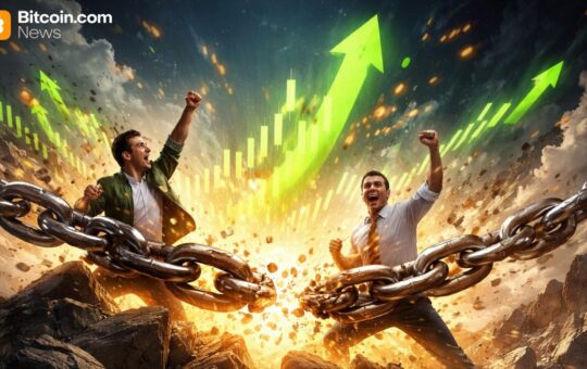 Fundstrat’s Tom Lee Sees Bitcoin Breaking the 4-Year Cycle, Doubles Down on $250K Target