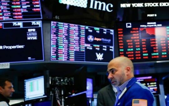 US stocks fall early as Microsoft selloff drags indexes lower