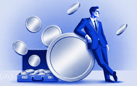 Crypto Outflows Extend to 5 Weeks — Quiet Altcoin Moves Hint at a Shift