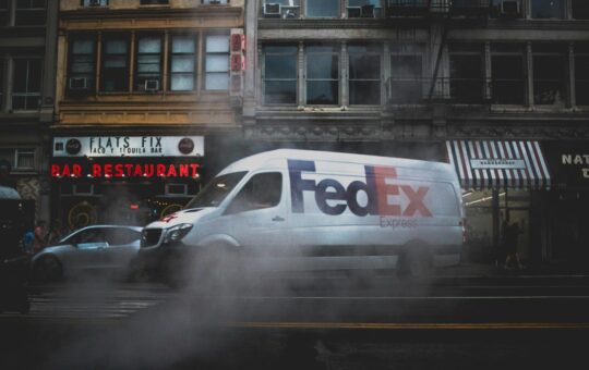 FedEx tests how far AI can go in tracking and returns management