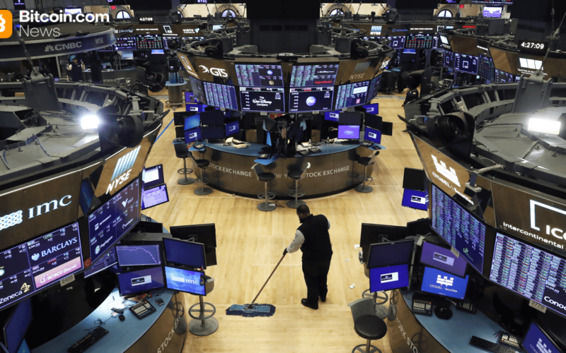 US Stocks Slip Late as Oil Rises, Fed Signals and PCE Data Loom