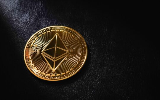 ETH Whales Return to Profit as Market Structure Points to Early-Stage Uptrend
