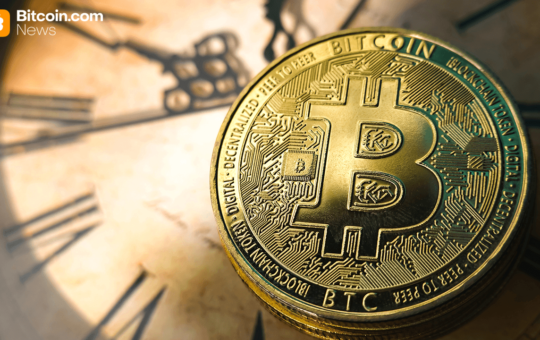 Indicators Show Buy Bias as BTC Nears Decision Zone