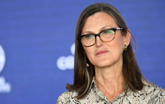 ARK Invest’s Cathie Wood forecasts lower inflation, rallying dollar driven by AI deflation