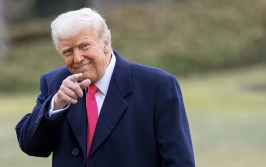 Bitcoin’s $82K push stalls as Trump torpedoes Iran peace talks