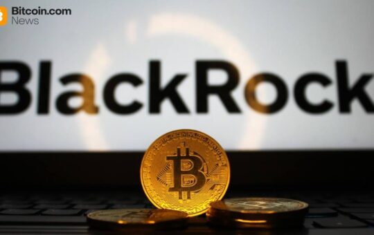 Blackrock Leads $733M Bitcoin ETF Selloff as HYPE Funds Keep Drawing Inflows