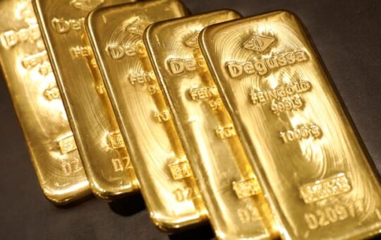 Gold falls on oil-driven inflation worries as US-Iran talks falter