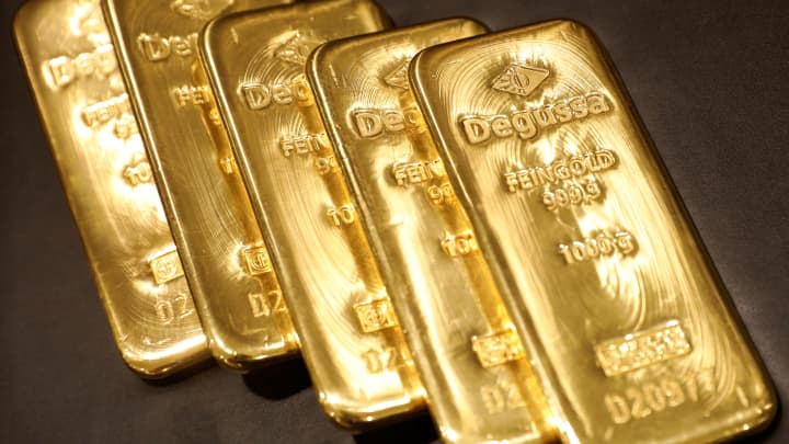 Gold falls on oil-driven inflation worries as US-Iran talks falter