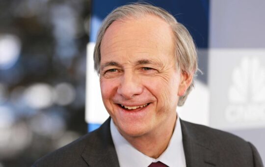Ray Dalio Warns Bitcoin’s Correlation With Tech Stocks Hurts Its Safe Haven Appeal