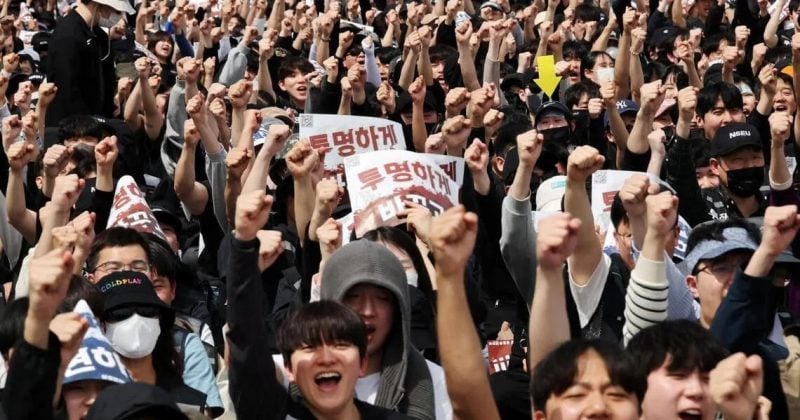 Samsung Electronics and union hold last-ditch talks to avert strike threatening global supply chains