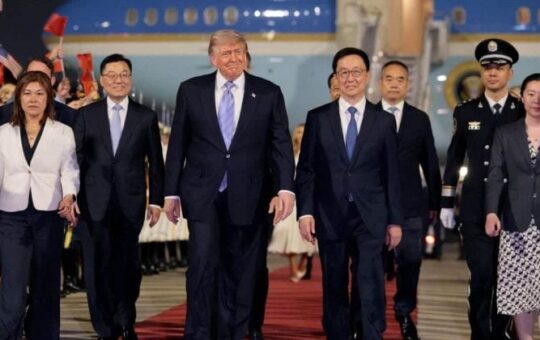 Trump and Xi prepare for investment deal talks in Beijing
