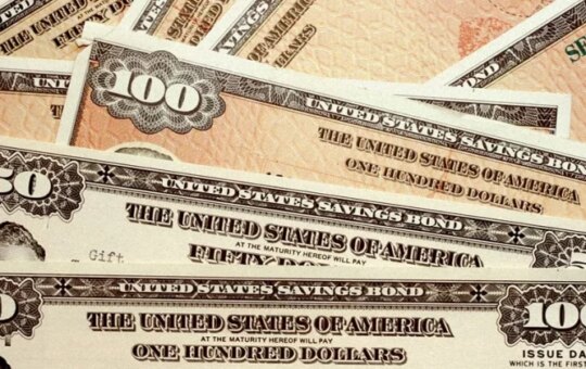 US bond market crisis intensifies as long-term yields surge above 5%