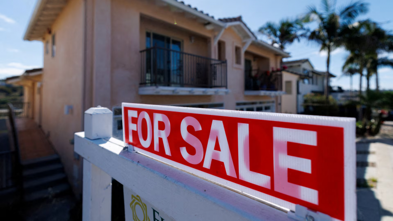 US home sellers outnumber buyers by 630,000, the largest gap ever recorded