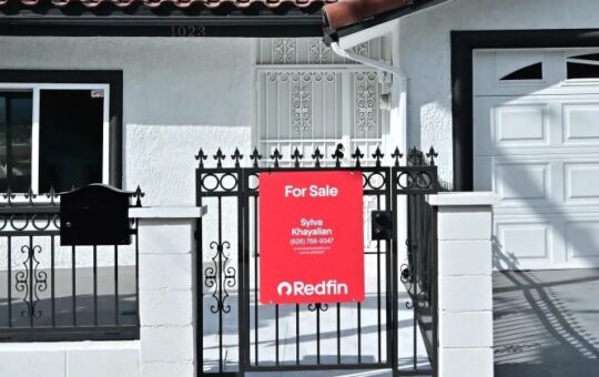 US pending home sales rise 9.6% year-over-year, hitting highest level since September 2022