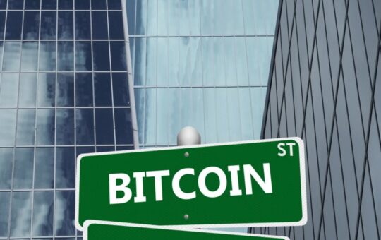 Binance Research Links Bitcoin Weakness to Record S&P 500 Capital Inflow