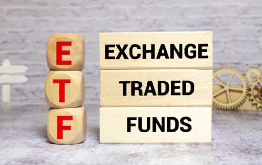 Bitcoin ETF Outflows Ease to $316 Million While XRP and HYPE Gain Momentum