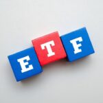 Bitcoin ETFs Lose $696 Million as Blackrock and Fidelity Lead Broad Crypto Selloff