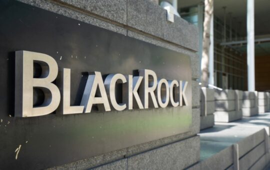 Blackrock Targets Bitcoin Yield With 0.65% Fee Covered-Call ETF