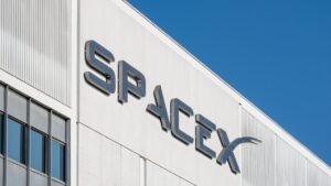 Cathie Wood’s ARK Grabs 3.3M SpaceX Shares as Starlink Fuels Bull Case