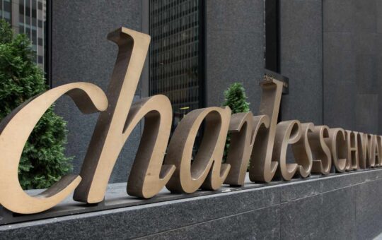 Charles Schwab Targets 2027 Crypto Trading and Custody Launch for Financial Advisors