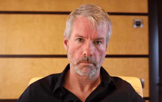 Community Clashes Over Strategy's First Bitcoin Sale in 4 Years as MSTR Craters 7%